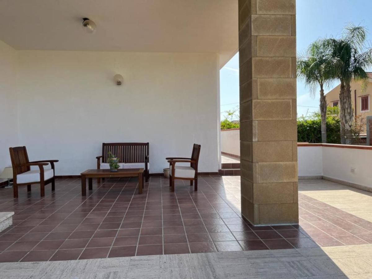 Villa Capri Holiday Home Кампофеличе ди Рокела Екстериор снимка
