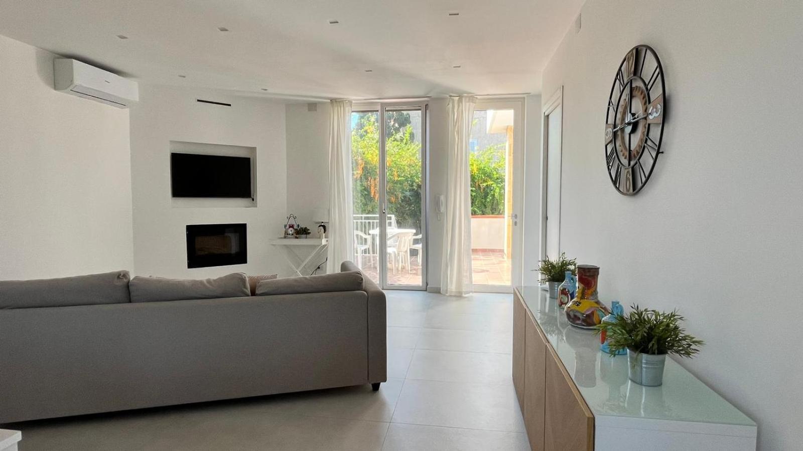 Villa Capri Holiday Home Кампофеличе ди Рокела Екстериор снимка