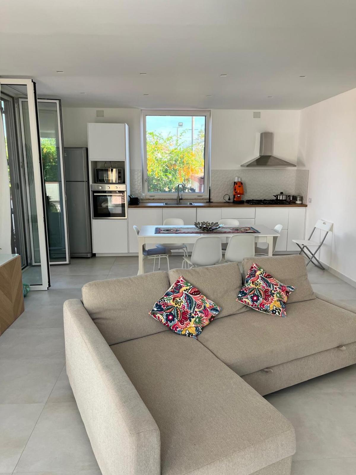 Villa Capri Holiday Home Кампофеличе ди Рокела Екстериор снимка